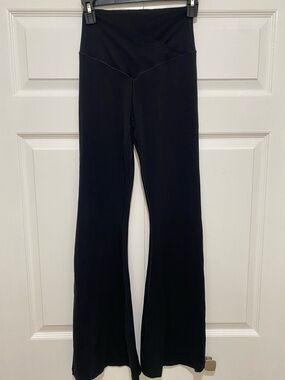 Aerie V Black High-Waist Flared Yoga Pants leggings with short inseam